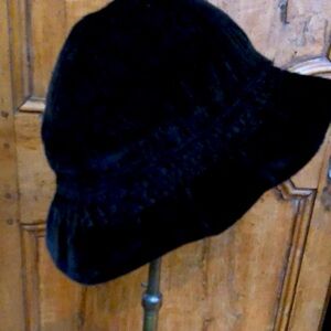 ❄️VERY VINTAGE VELVET HAT - BLACK❄️